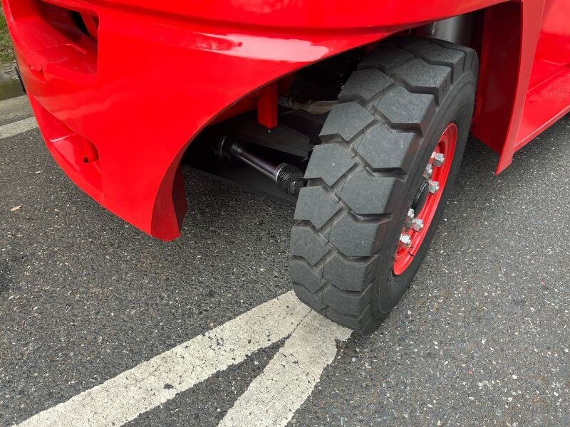 Forklift rear drive wheel